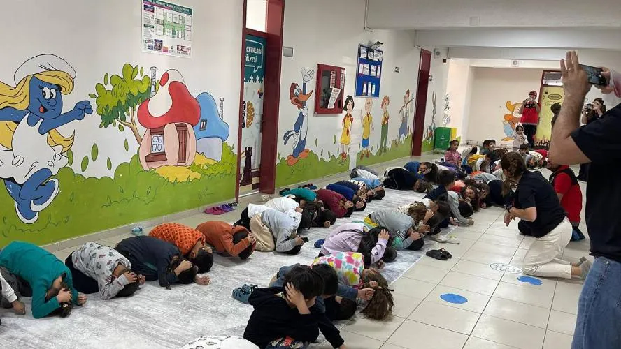 Miniklere deprem eğitimi