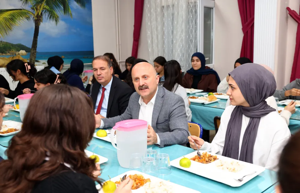 Vali Varol,Pansiyonda Kalan Öğrenciler İle Buluştu