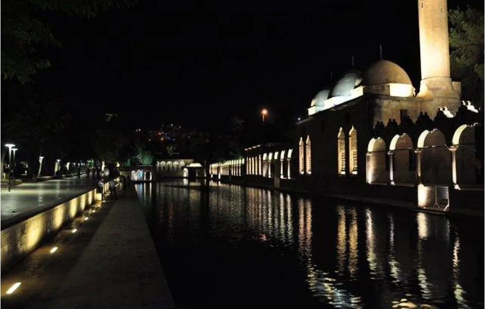 Tarihi Balıklıgöl Platosu Çevre Dostu Aydınlatmaya Kavuşuyor